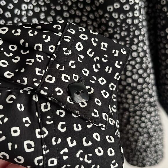 Vintage 90’s abstract black and white button blouse retro unique eclectic - Picture 9 of 10